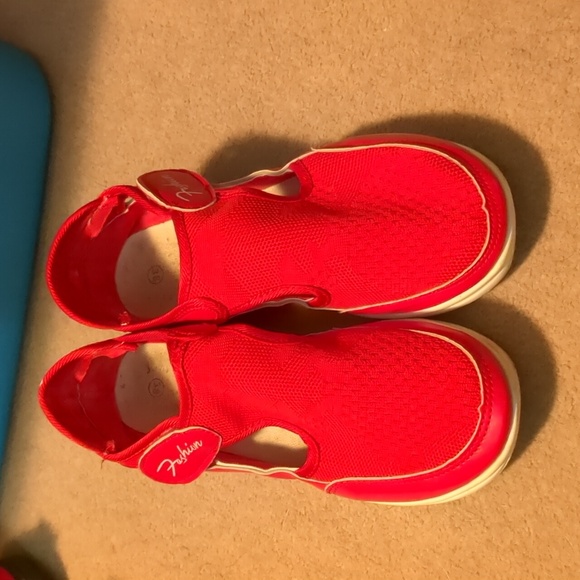 Fashion - Picture 1 of 2